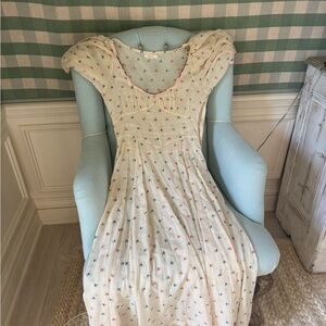 Doen floral embroidered dress. Needs slip. Size small.